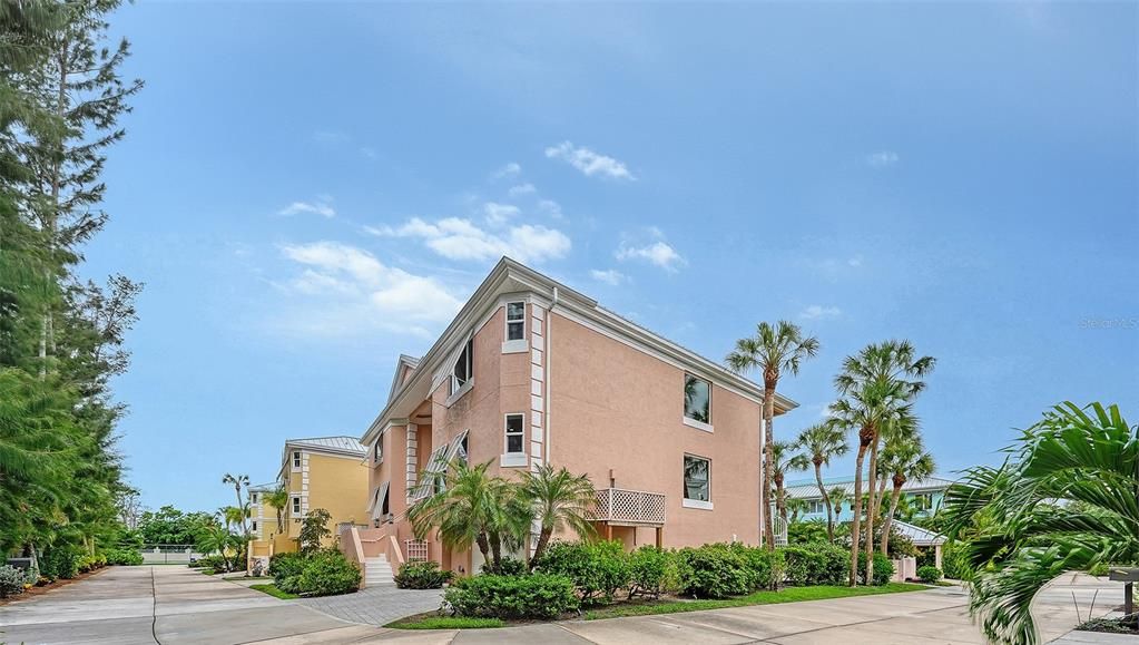 For Sale: $1,349,000 (3 beds, 3 baths, 2691 Square Feet)