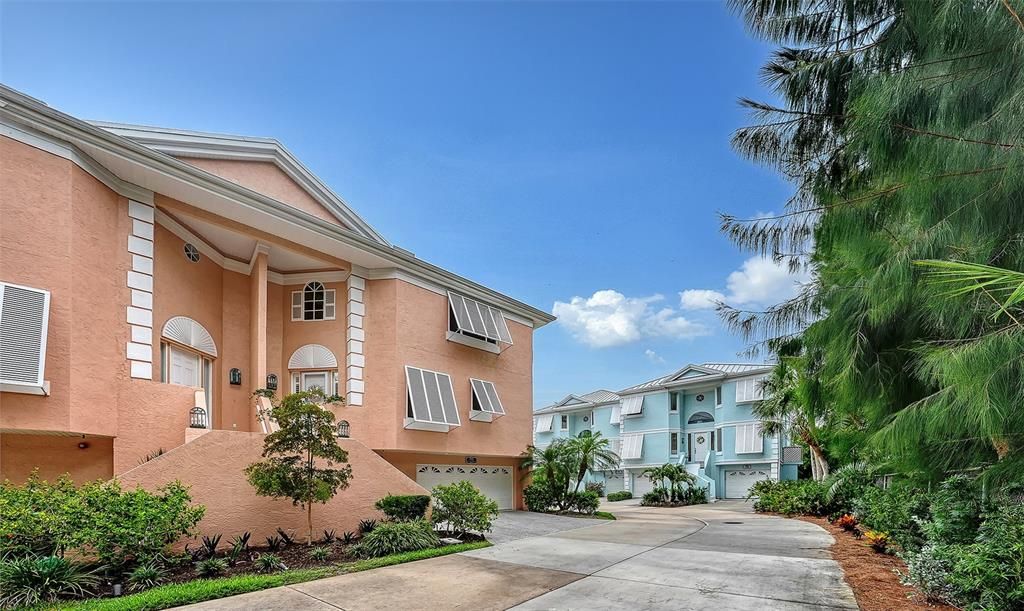 For Sale: $1,349,000 (3 beds, 3 baths, 2691 Square Feet)