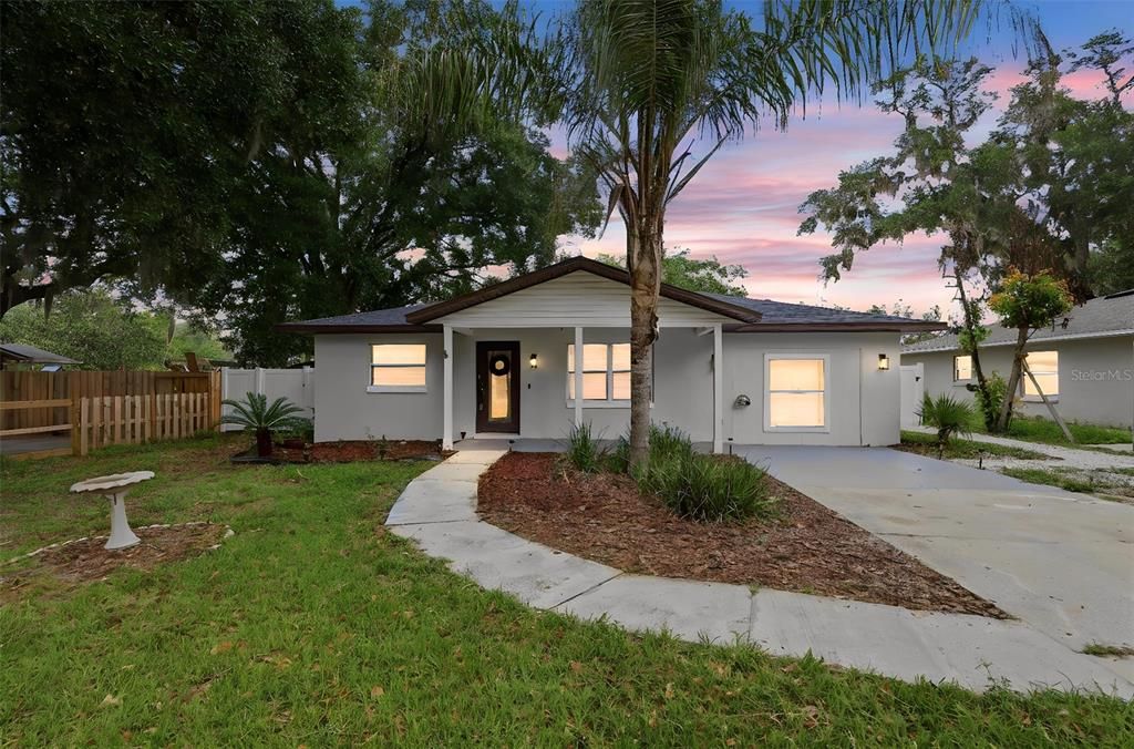 For Sale: $289,000 (3 beds, 2 baths, 1204 Square Feet)
