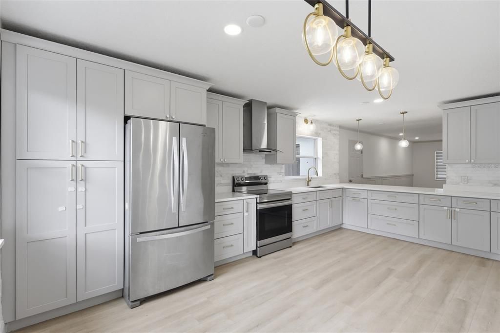For Sale: $289,000 (3 beds, 2 baths, 1204 Square Feet)