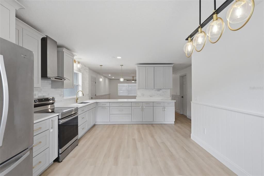 For Sale: $289,000 (3 beds, 2 baths, 1204 Square Feet)