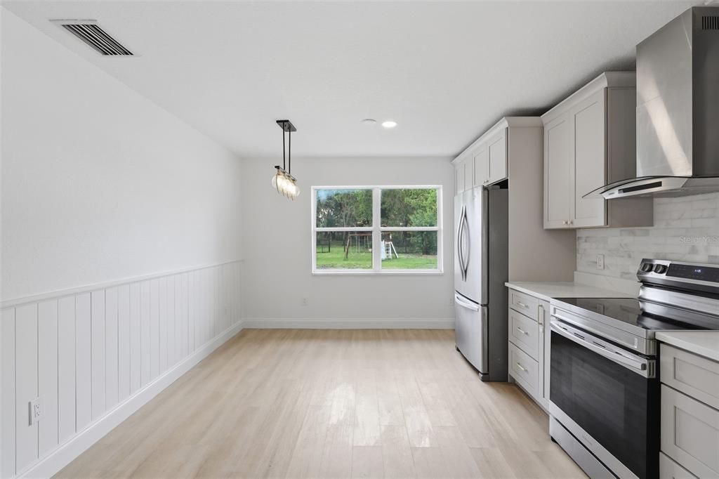 For Sale: $289,000 (3 beds, 2 baths, 1204 Square Feet)