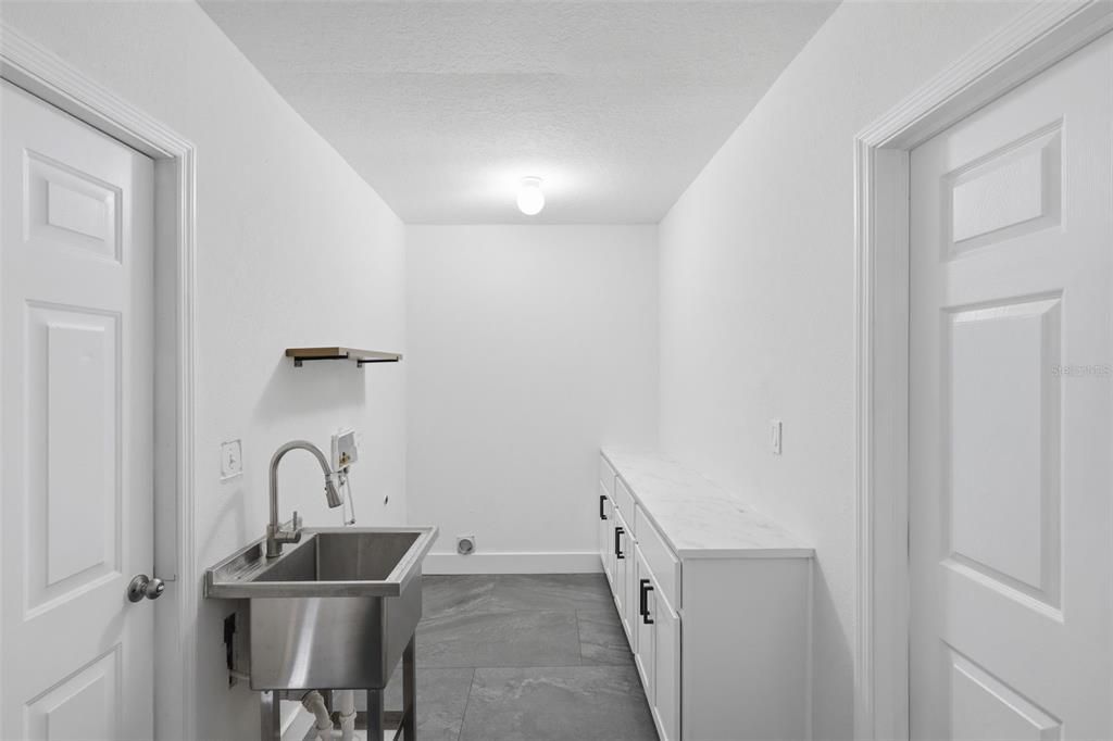 For Sale: $289,000 (3 beds, 2 baths, 1204 Square Feet)