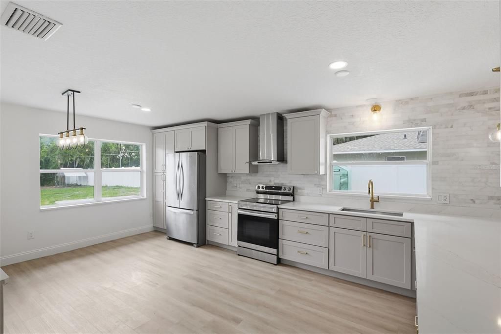 For Sale: $289,000 (3 beds, 2 baths, 1204 Square Feet)