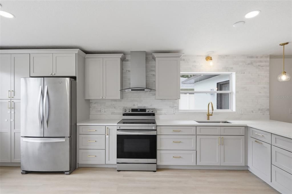 For Sale: $289,000 (3 beds, 2 baths, 1204 Square Feet)
