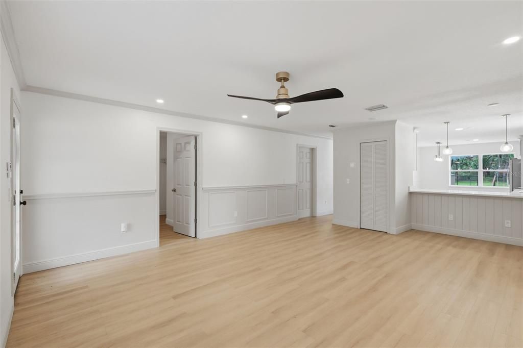 For Sale: $289,000 (3 beds, 2 baths, 1204 Square Feet)