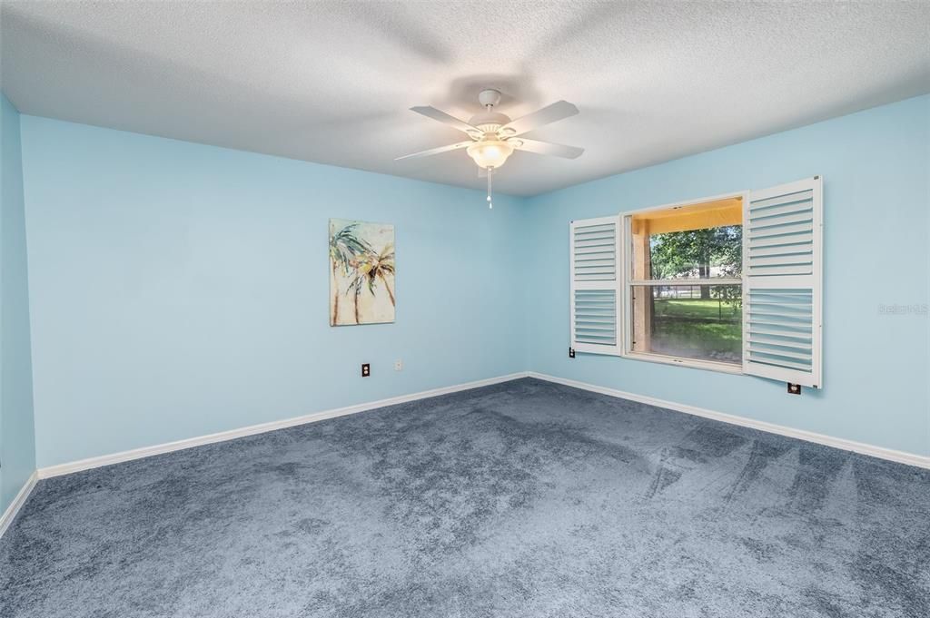 For Sale: $310,000 (4 beds, 2 baths, 1941 Square Feet)