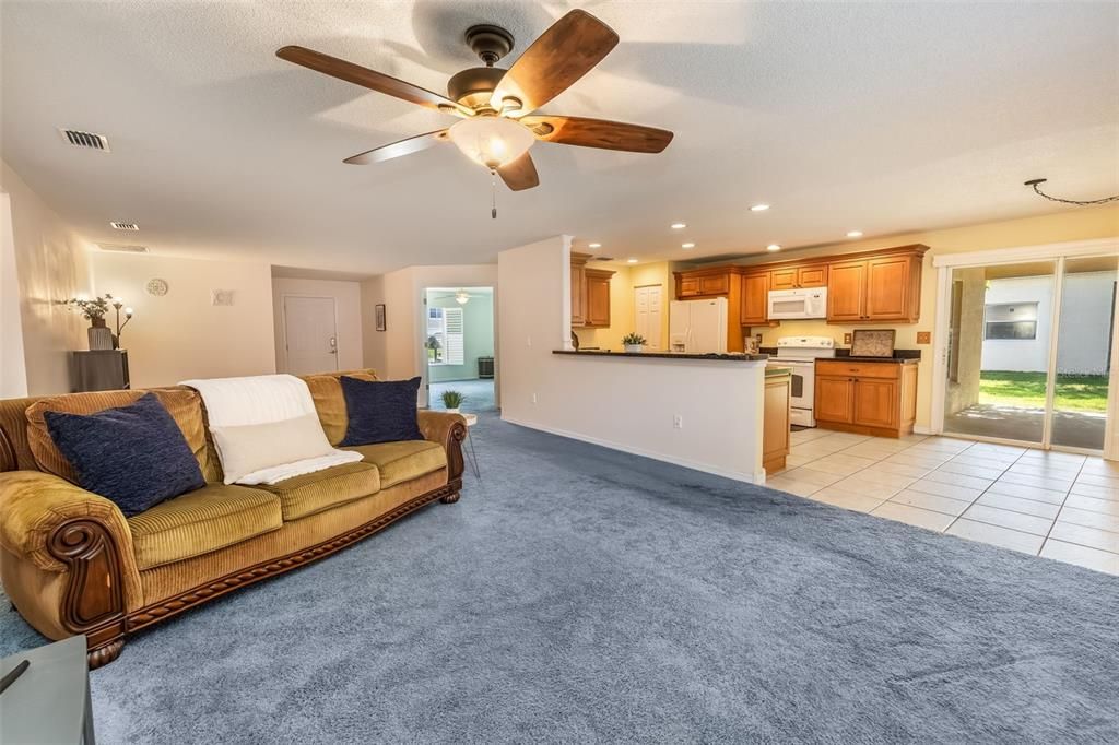 For Sale: $310,000 (4 beds, 2 baths, 1941 Square Feet)