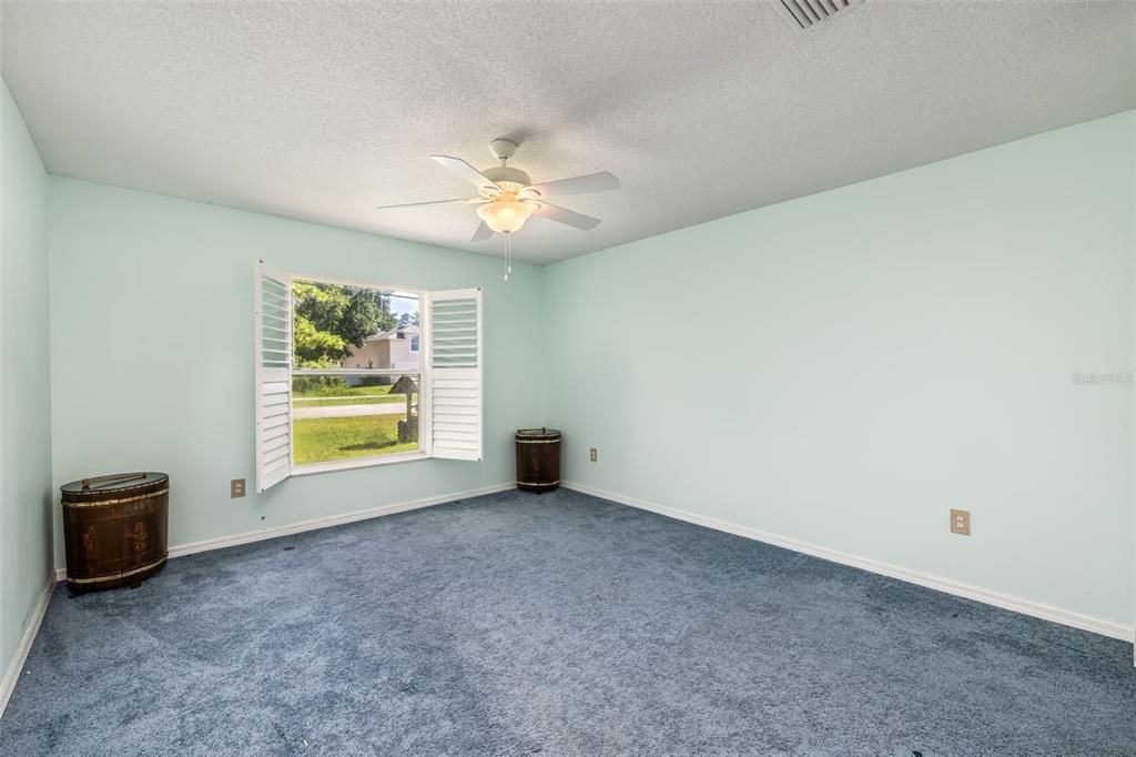 For Sale: $310,000 (4 beds, 2 baths, 1941 Square Feet)