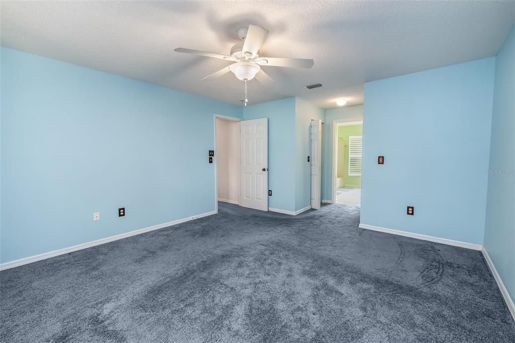 For Sale: $310,000 (4 beds, 2 baths, 1941 Square Feet)