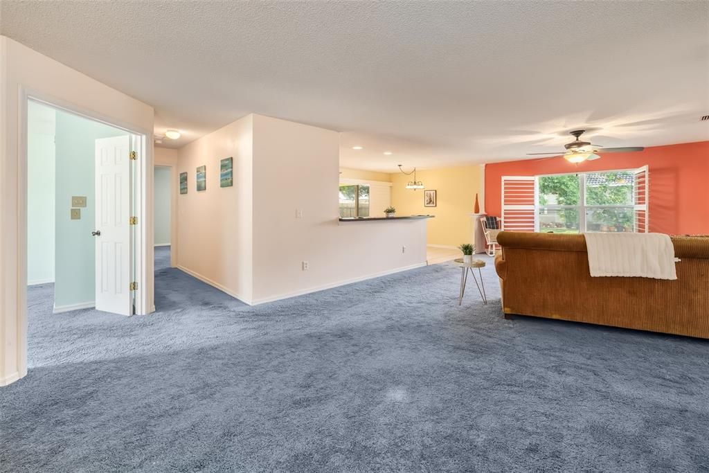 For Sale: $310,000 (4 beds, 2 baths, 1941 Square Feet)