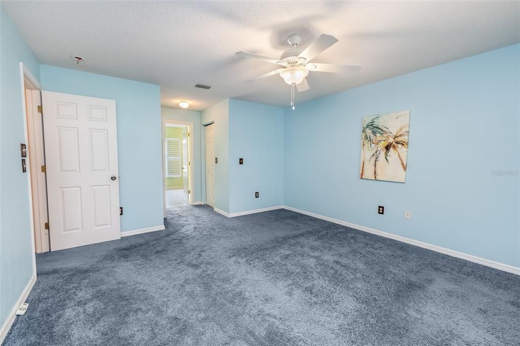 For Sale: $310,000 (4 beds, 2 baths, 1941 Square Feet)