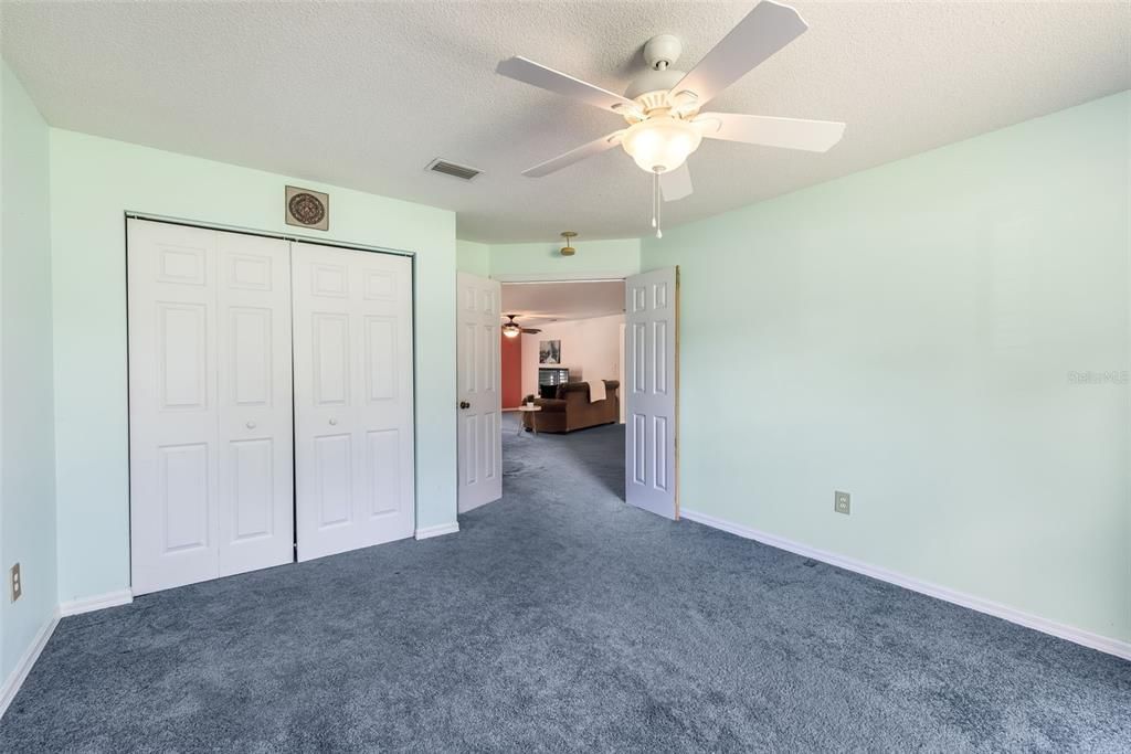 For Sale: $310,000 (4 beds, 2 baths, 1941 Square Feet)