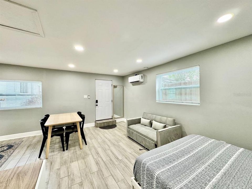 For Rent: $1,200 (0 beds, 1 baths, 360 Square Feet)