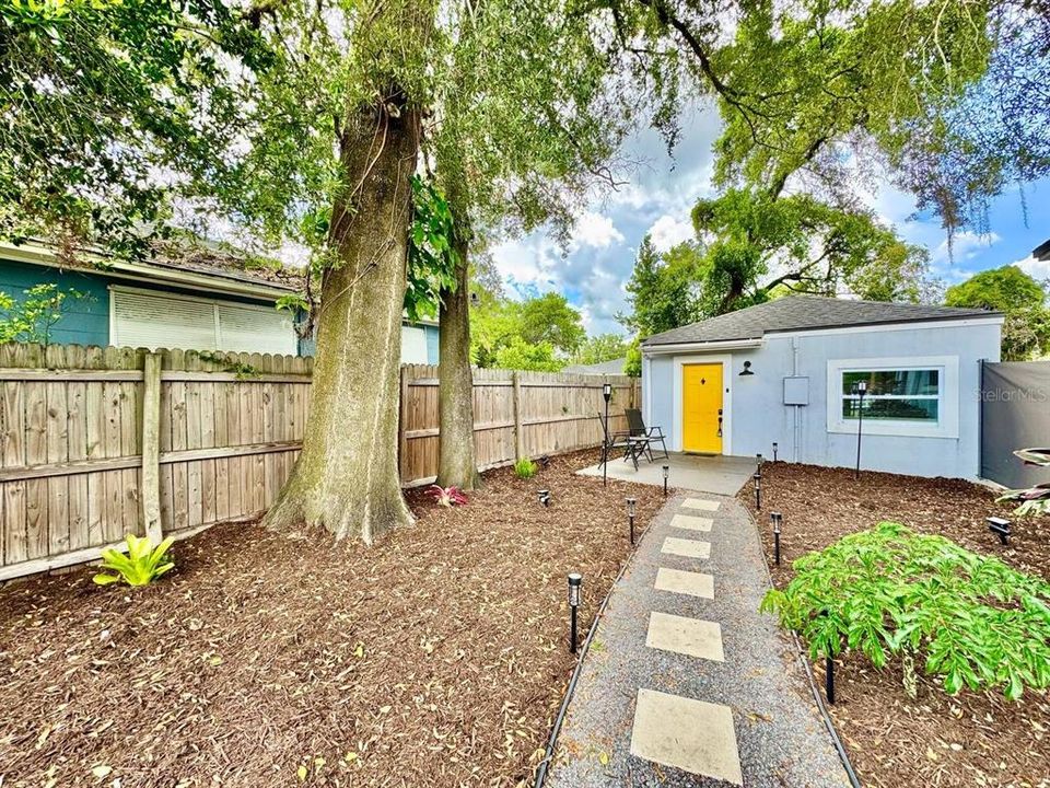 For Rent: $1,200 (0 beds, 1 baths, 360 Square Feet)