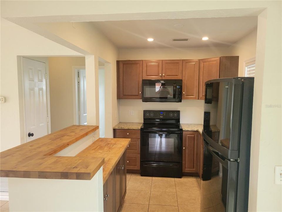 For Sale: $329,000 (3 beds, 2 baths, 1198 Square Feet)
