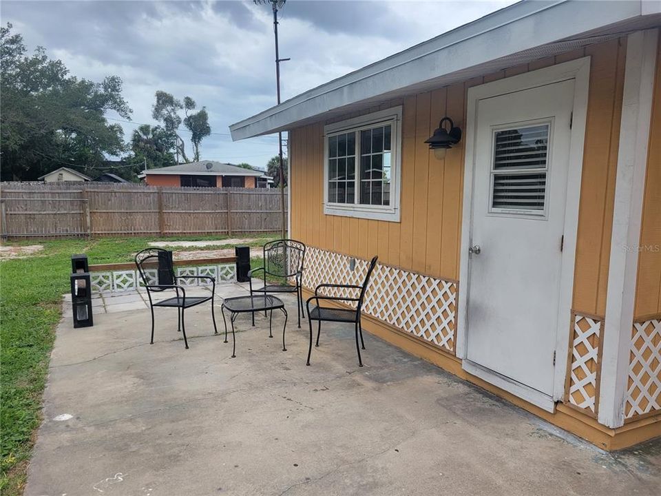 For Sale: $329,000 (3 beds, 2 baths, 1198 Square Feet)