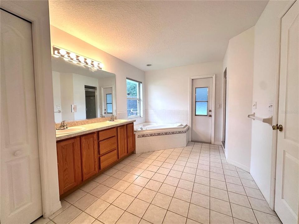 For Sale: $425,000 (3 beds, 2 baths, 2058 Square Feet)