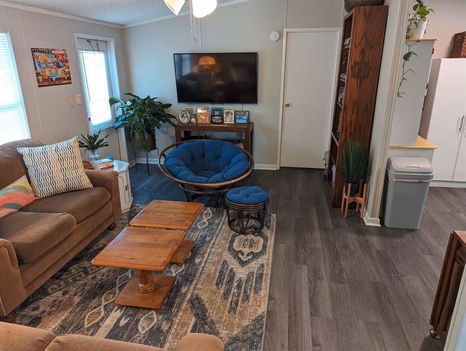 For Sale: $215,000 (3 beds, 2 baths, 960 Square Feet)