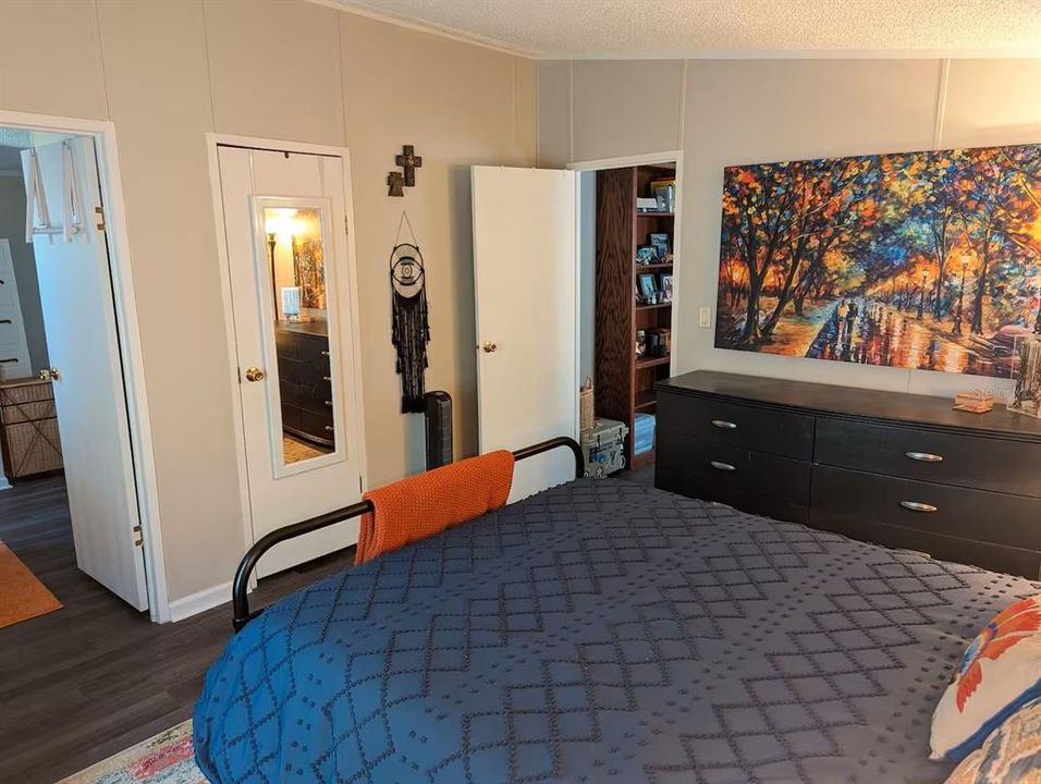 For Sale: $215,000 (3 beds, 2 baths, 960 Square Feet)