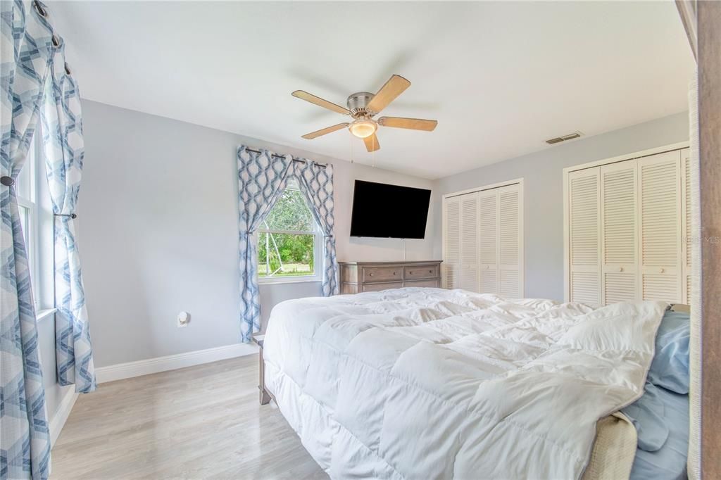 For Sale: $239,000 (2 beds, 2 baths, 1082 Square Feet)