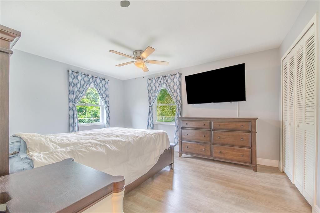 For Sale: $239,000 (2 beds, 2 baths, 1082 Square Feet)