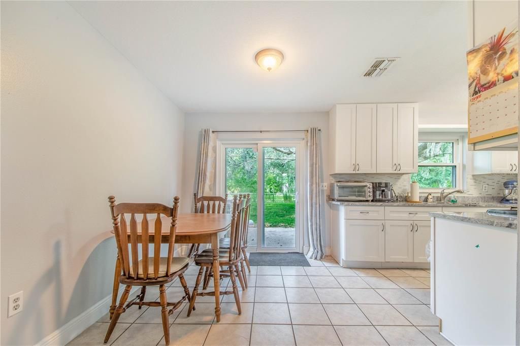For Sale: $239,000 (2 beds, 2 baths, 1082 Square Feet)