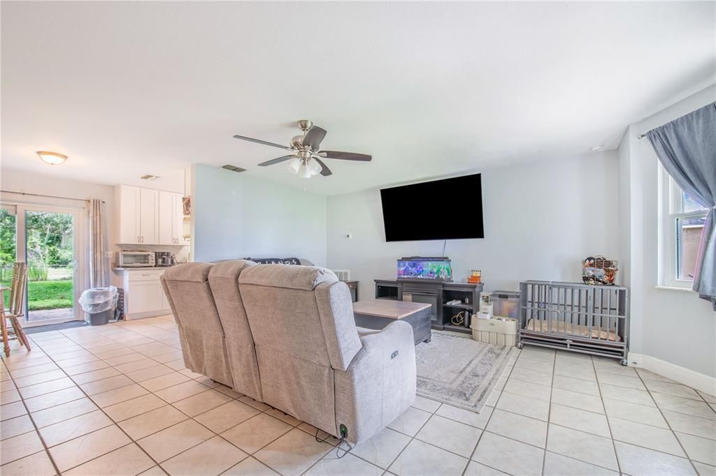 For Sale: $239,000 (2 beds, 2 baths, 1082 Square Feet)