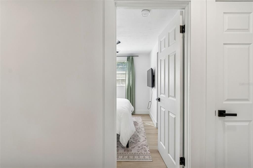 For Rent: $2,300 (4 beds, 1 baths, 1050 Square Feet)