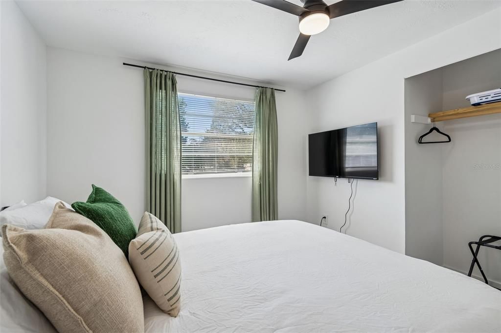 For Rent: $2,300 (4 beds, 1 baths, 1050 Square Feet)