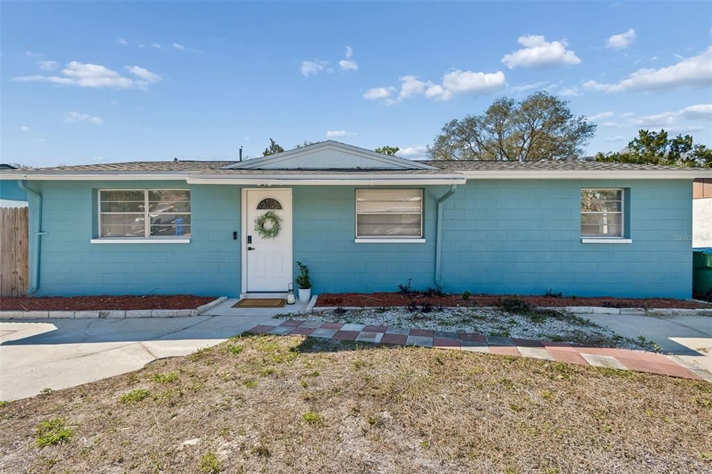 For Rent: $2,300 (4 beds, 1 baths, 1050 Square Feet)
