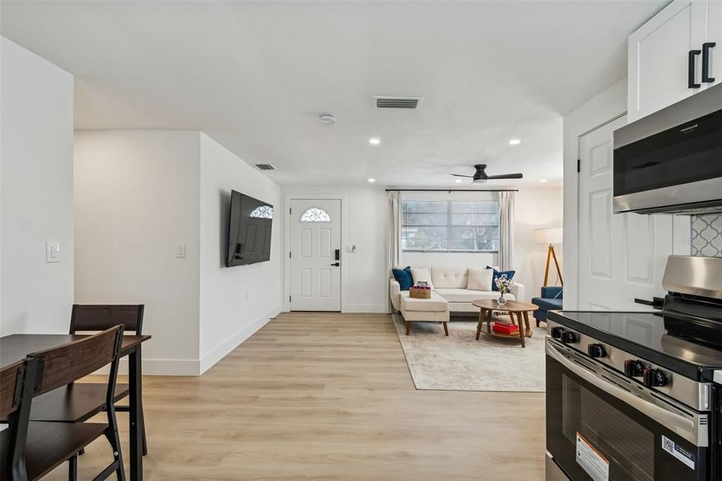 For Rent: $2,300 (4 beds, 1 baths, 1050 Square Feet)