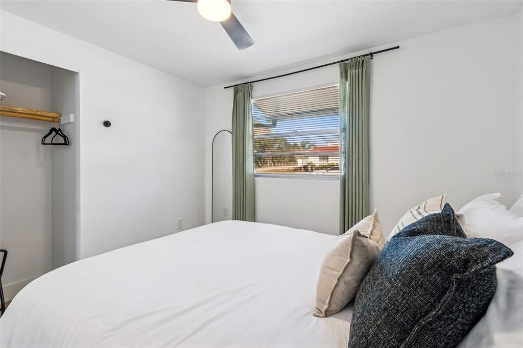 For Rent: $2,300 (4 beds, 1 baths, 1050 Square Feet)