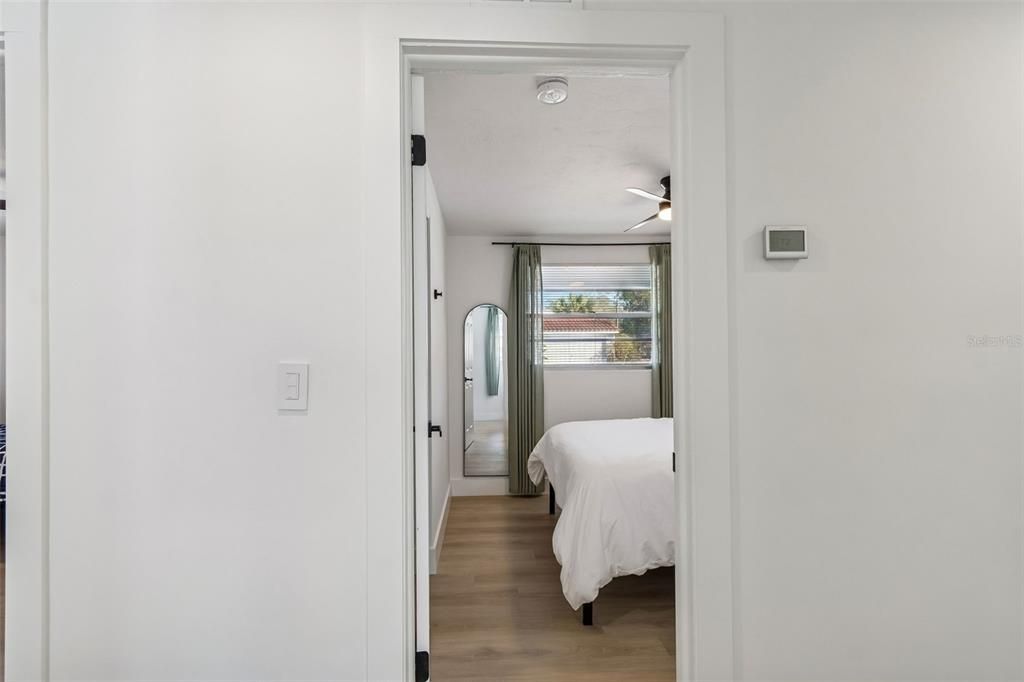 For Rent: $2,300 (4 beds, 1 baths, 1050 Square Feet)