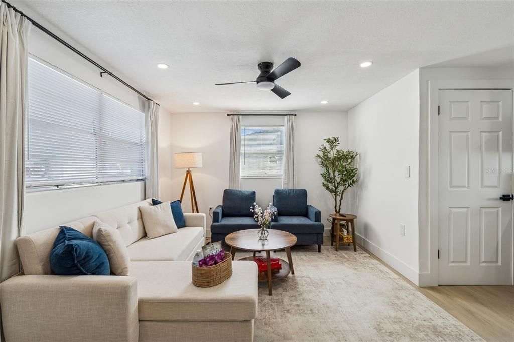 For Rent: $2,300 (4 beds, 1 baths, 1050 Square Feet)