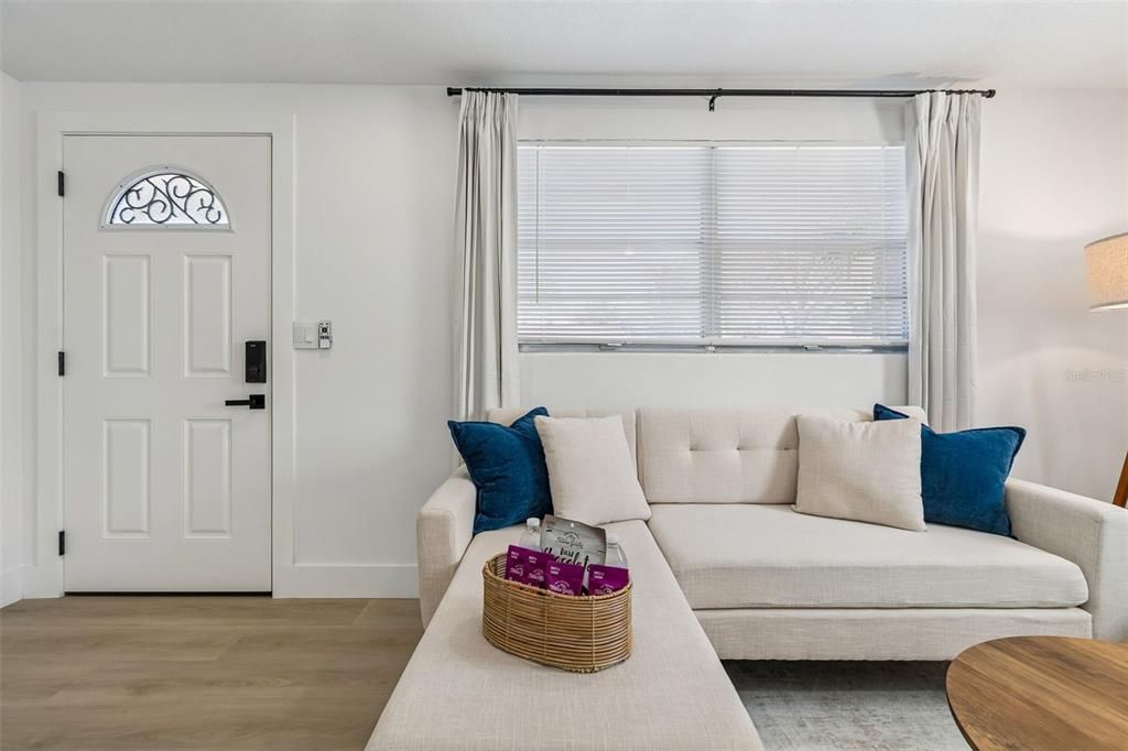 For Rent: $2,300 (4 beds, 1 baths, 1050 Square Feet)