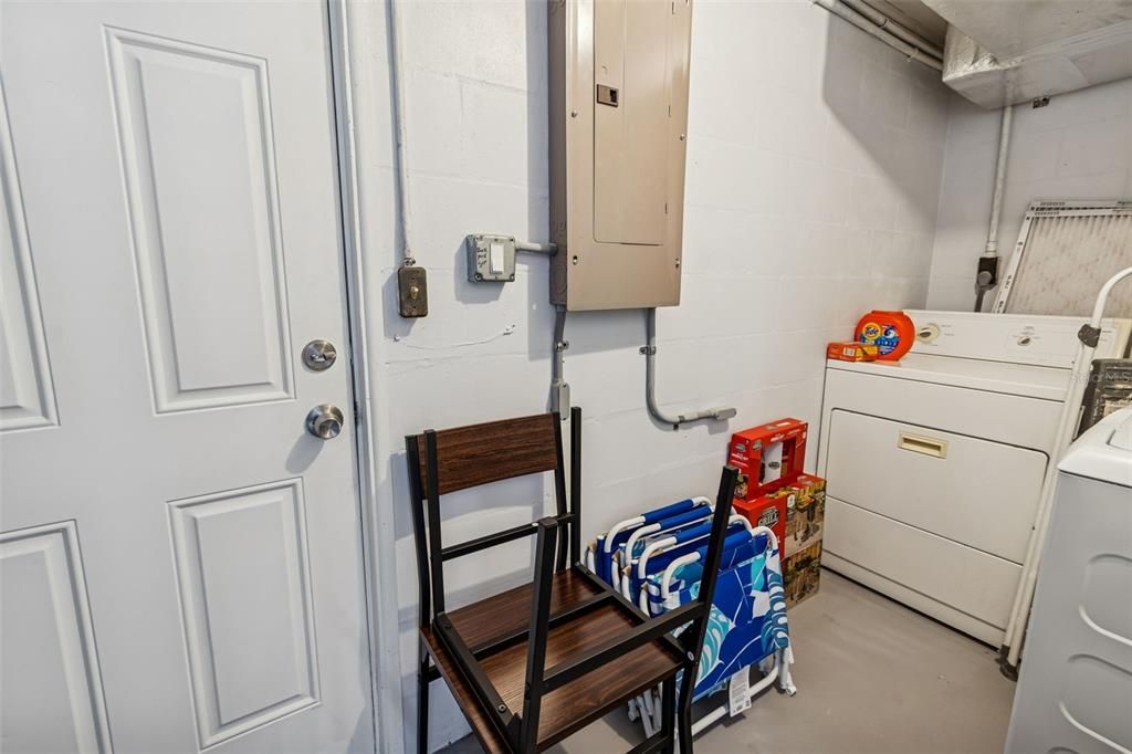 For Rent: $2,300 (4 beds, 1 baths, 1050 Square Feet)