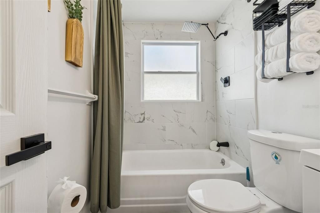 For Rent: $2,300 (4 beds, 1 baths, 1050 Square Feet)