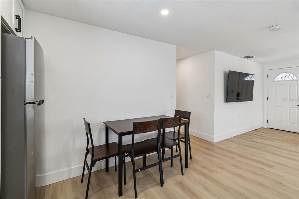 For Rent: $2,300 (4 beds, 1 baths, 1050 Square Feet)