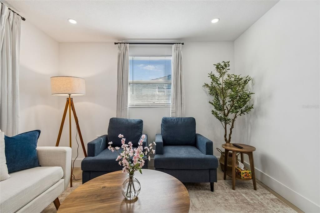 For Rent: $2,300 (4 beds, 1 baths, 1050 Square Feet)