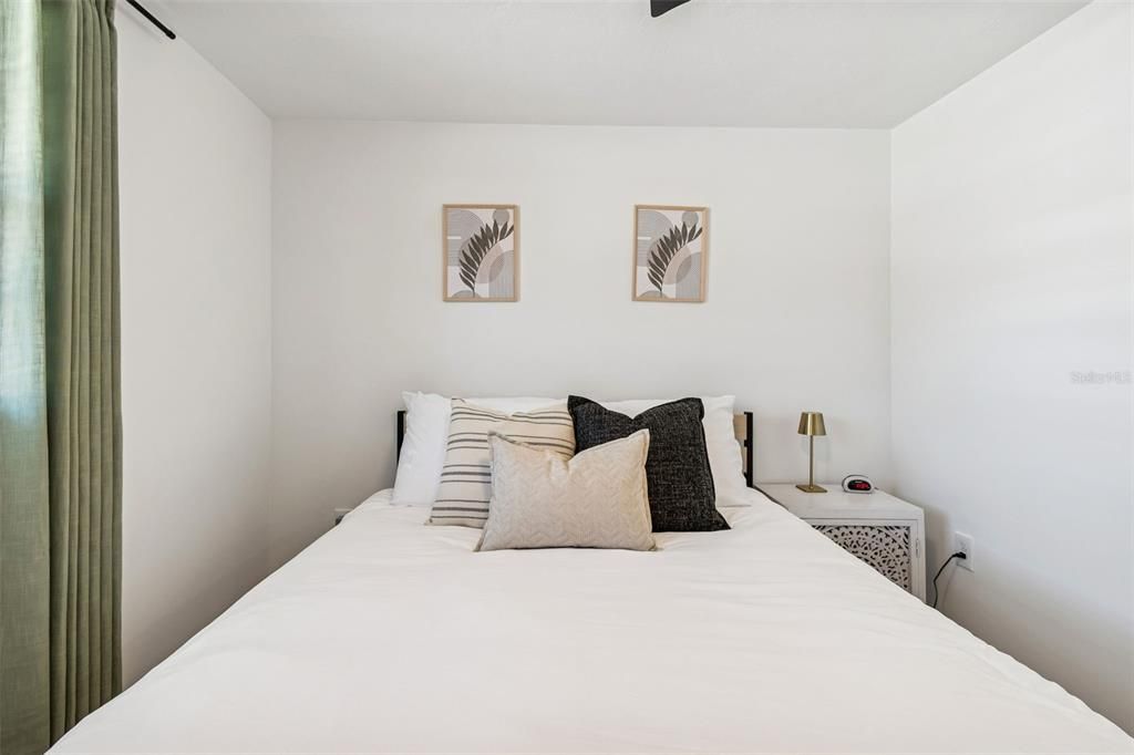 For Rent: $2,300 (4 beds, 1 baths, 1050 Square Feet)