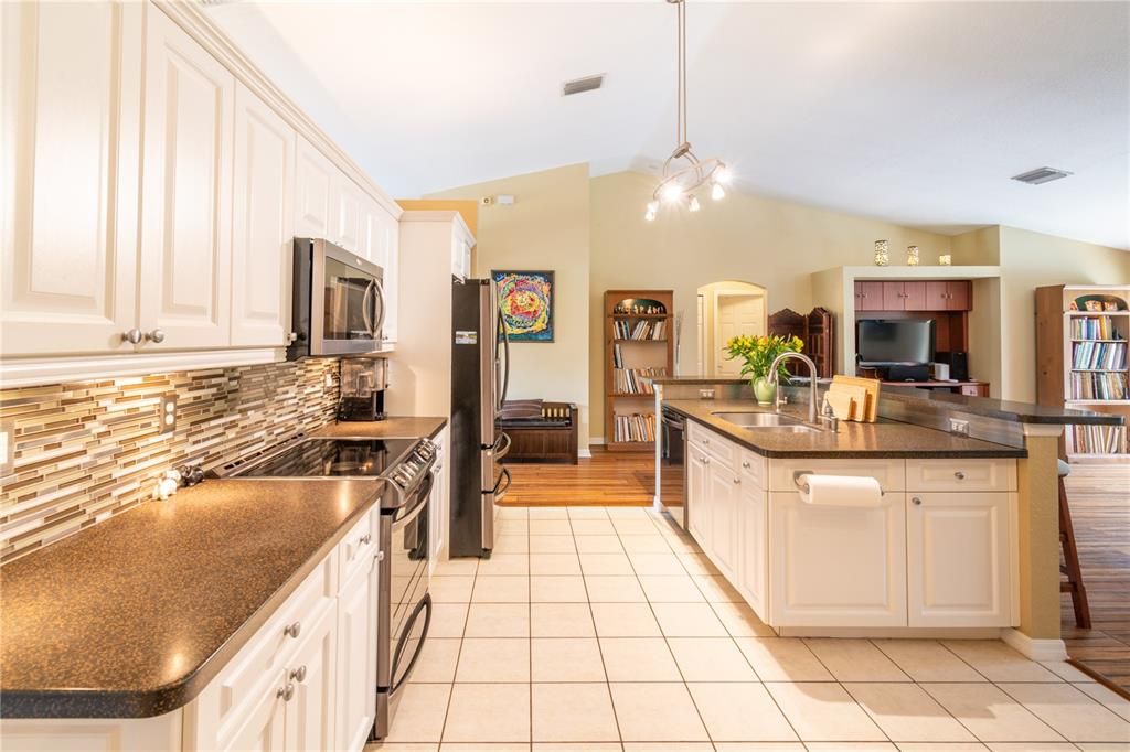 For Sale: $500,000 (3 beds, 2 baths, 2040 Square Feet)