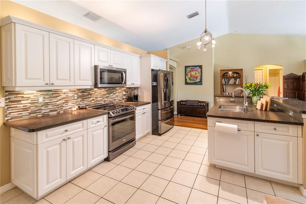 For Sale: $500,000 (3 beds, 2 baths, 2040 Square Feet)