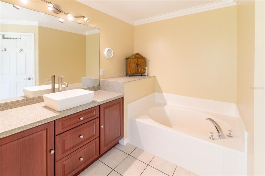 For Sale: $500,000 (3 beds, 2 baths, 2040 Square Feet)