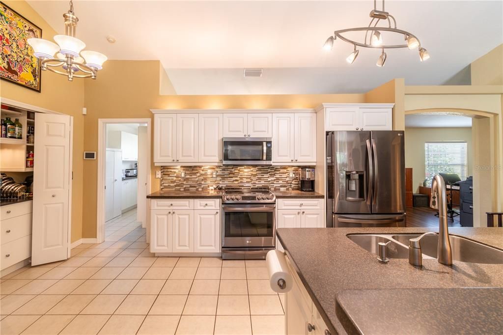 For Sale: $500,000 (3 beds, 2 baths, 2040 Square Feet)