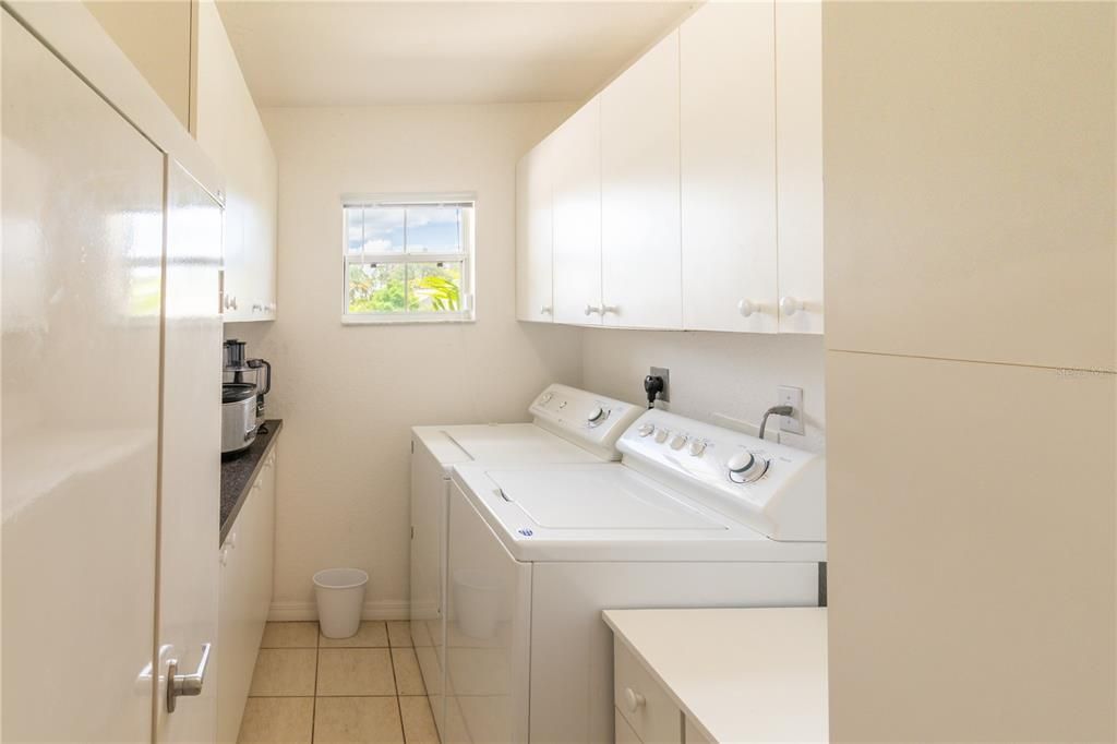 For Sale: $500,000 (3 beds, 2 baths, 2040 Square Feet)