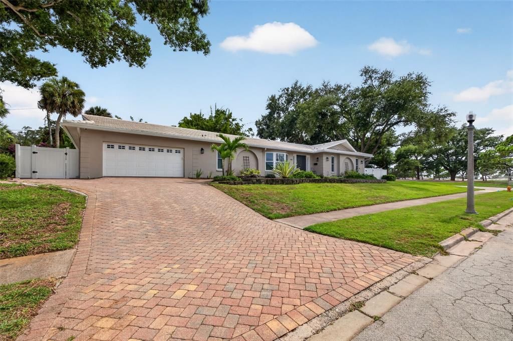 For Sale: $1,198,000 (4 beds, 2 baths, 2853 Square Feet)