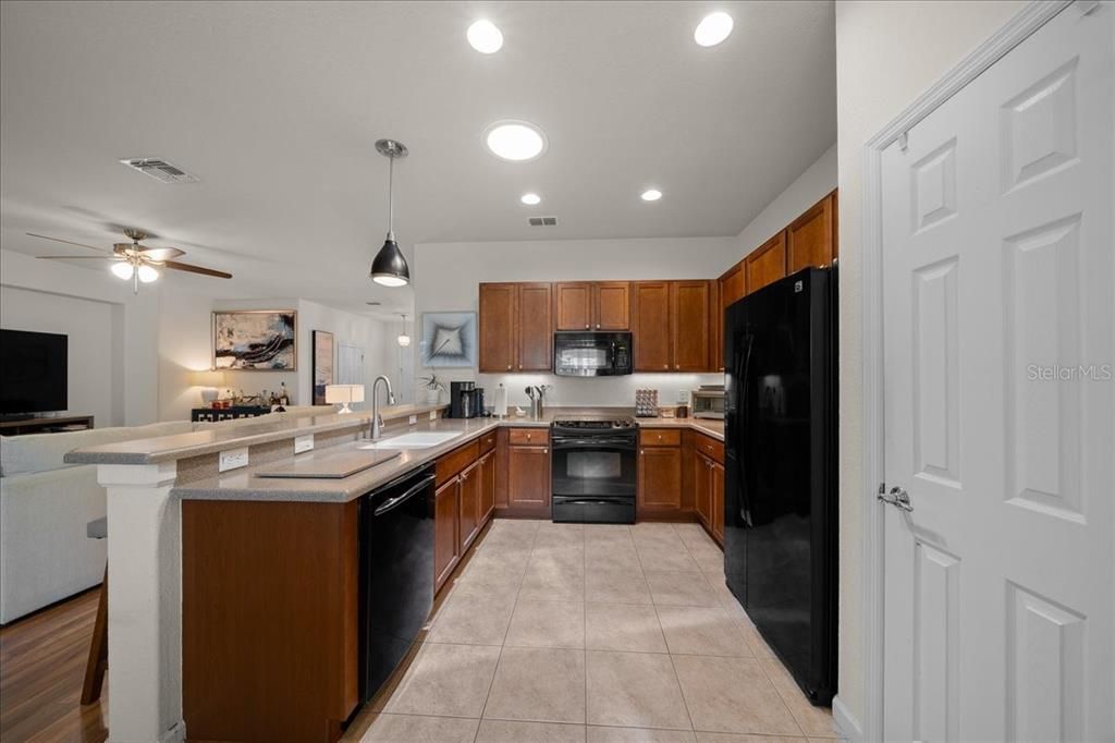 For Sale: $300,000 (2 beds, 2 baths, 1596 Square Feet)