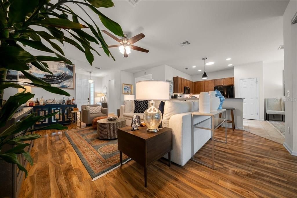 For Sale: $300,000 (2 beds, 2 baths, 1596 Square Feet)