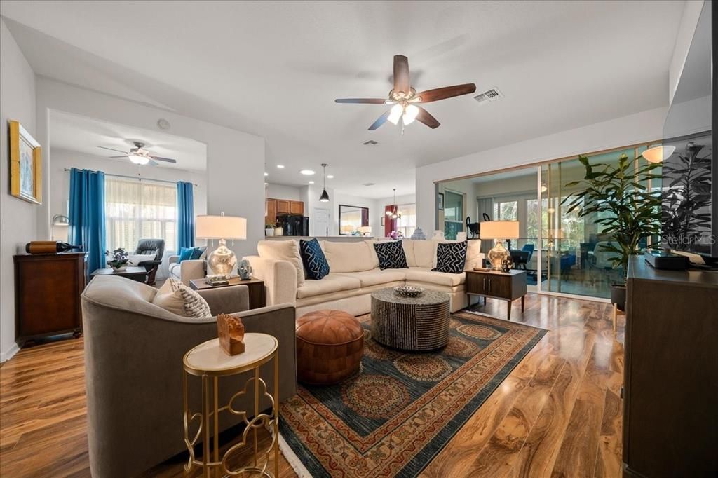 For Sale: $300,000 (2 beds, 2 baths, 1596 Square Feet)